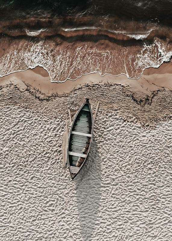 Fotografi av träroddbåt på ljus sandstrand vid havet-12
