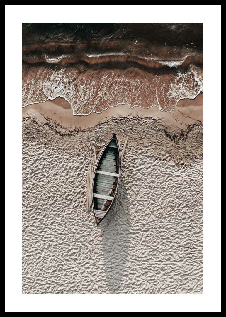Fotografi av träroddbåt på ljus sandstrand vid havet-12