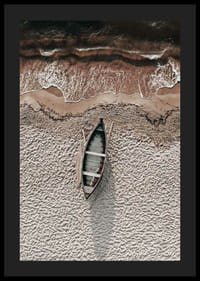 Fotografi av träroddbåt på ljus sandstrand vid havet-4