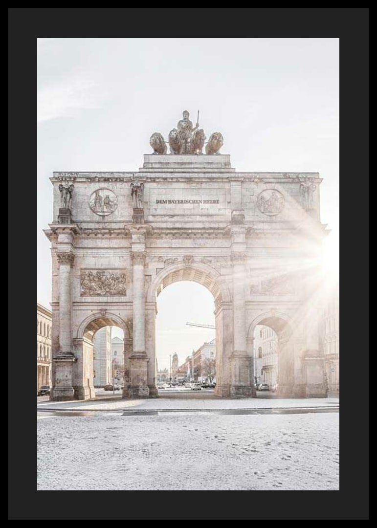 Fotografi av Siegestor i München med mjukt morgonljus-12