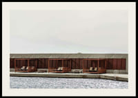 Fotografía de la zona de piscina con tumbonas y pabellones de madera.-2