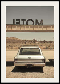 Klasikinio universalo nuotrauka kelyje į dykumą ir motelio ženklas-2