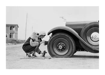 Poster Old Car Flat Tire