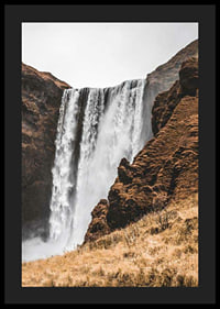 Fotografi av Skogafoss vattenfall mot bruna klippor-4