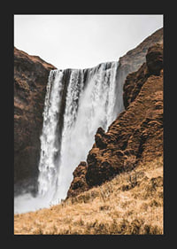 Fotografi av Skogafoss vattenfall mot bruna klippor-5