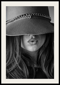 Black and white fashion image of woman with big hat and long hair-2