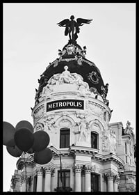 Black and white photo of the Metropolis building in Madrid with balloons-6