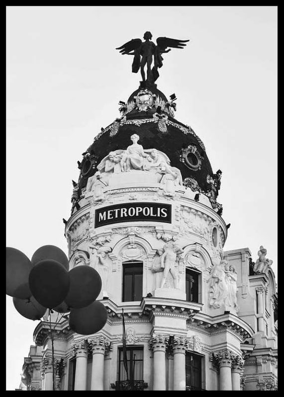Black and white photo of the Metropolis building in Madrid with balloons-12
