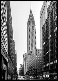 Svartvitt foto av Chrysler Building bland höga byggnader-6
