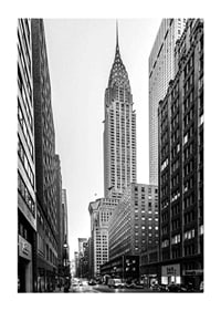 Svartvitt foto av Chrysler Building bland höga byggnader-1