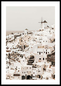 Vita hus i Oia på Santorini med vindkvarn och ljus bakgrund-0