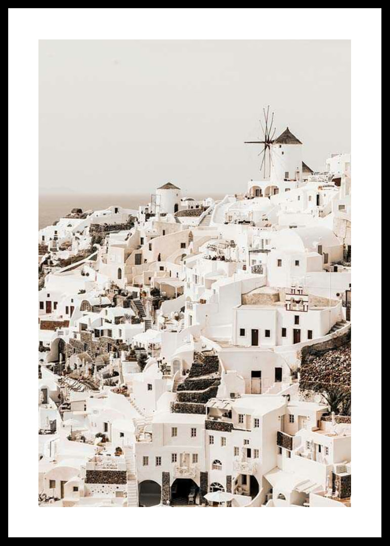 Vita hus i Oia på Santorini med vindkvarn och ljus bakgrund-12