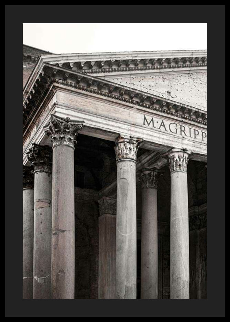 Foto der Säulen und der antiken Fassade des Pantheons in Rom-12