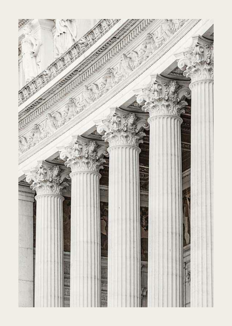 Fotografia di colonne di marmo classiche in un edificio romano-12