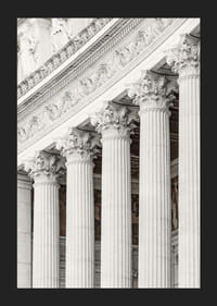 Fotografia di colonne di marmo classiche in un edificio romano-5