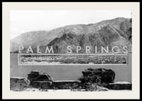 Čiernobiela fotografia nápisu Palm Springs s horami v pozadí-2