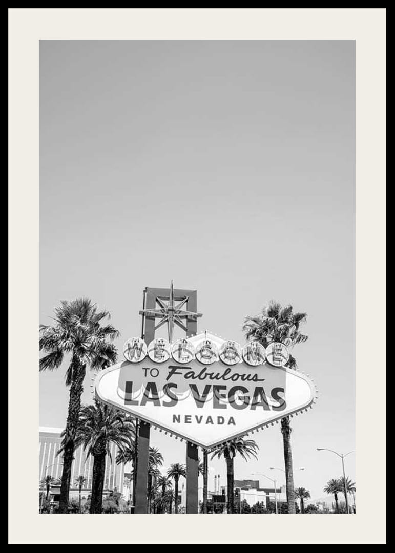Photo en noir et blanc du panneau de bienvenue à Las Vegas parmi les palmiers-12
