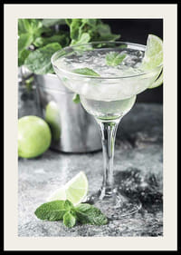 Margarita pohárban, lime-mal és mentalevelekkel fényképe-2