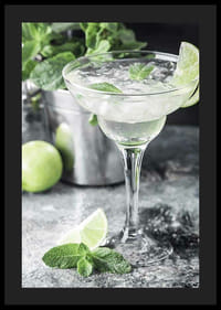 Margarita pohárban, lime-mal és mentalevelekkel fényképe-4