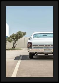 Fotografia bieleho amerického veterána na prázdnom parkovisku-4