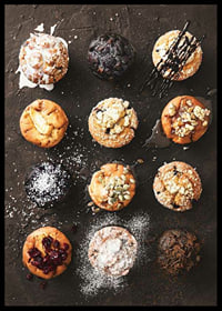Tolv muffins med forskellige toppings i et geometrisk mønster-6