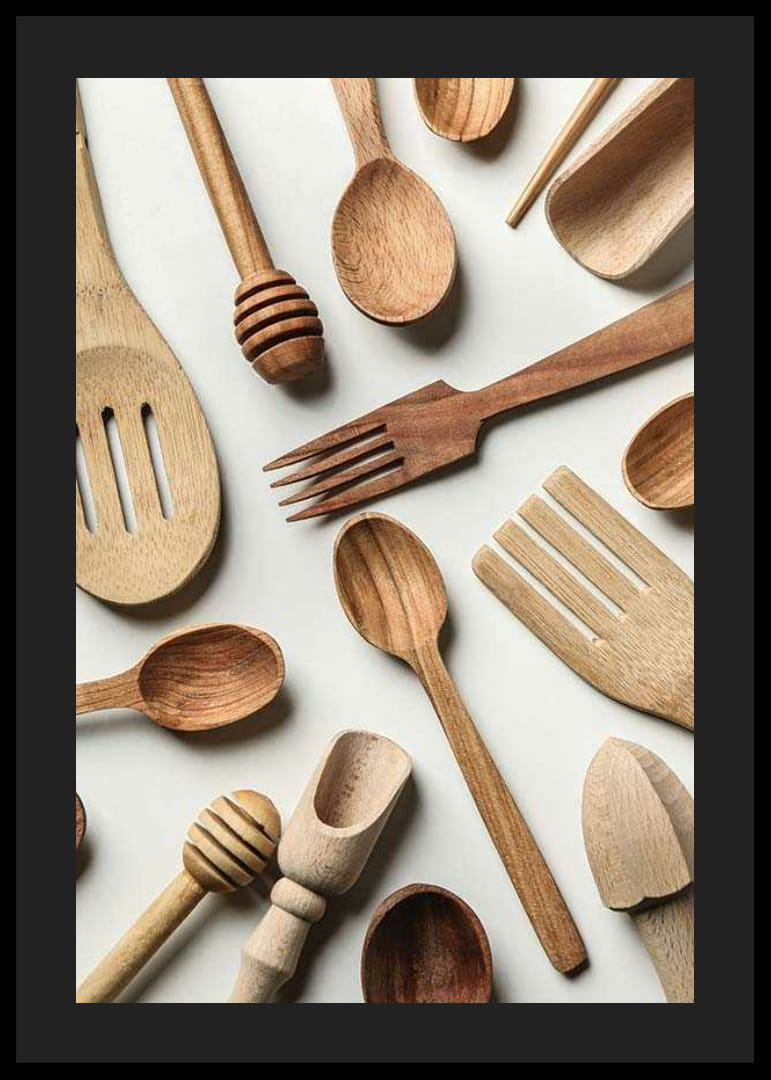 Fotografia di vari utensili da cucina in legno su uno sfondo chiaro-12