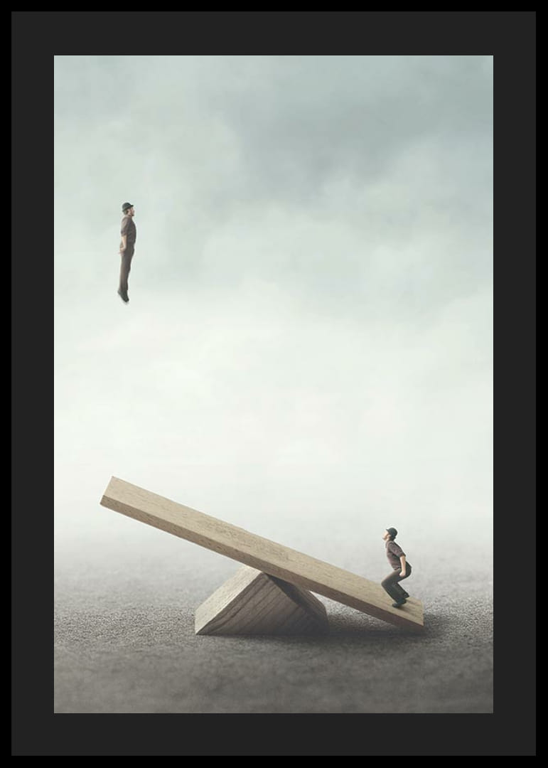 Surrealistinen kuva kahdesta miehestä keinulaudalla-12