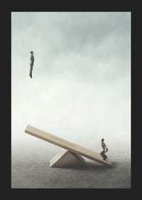 Surrealistinen kuva kahdesta miehestä keinulaudalla-5