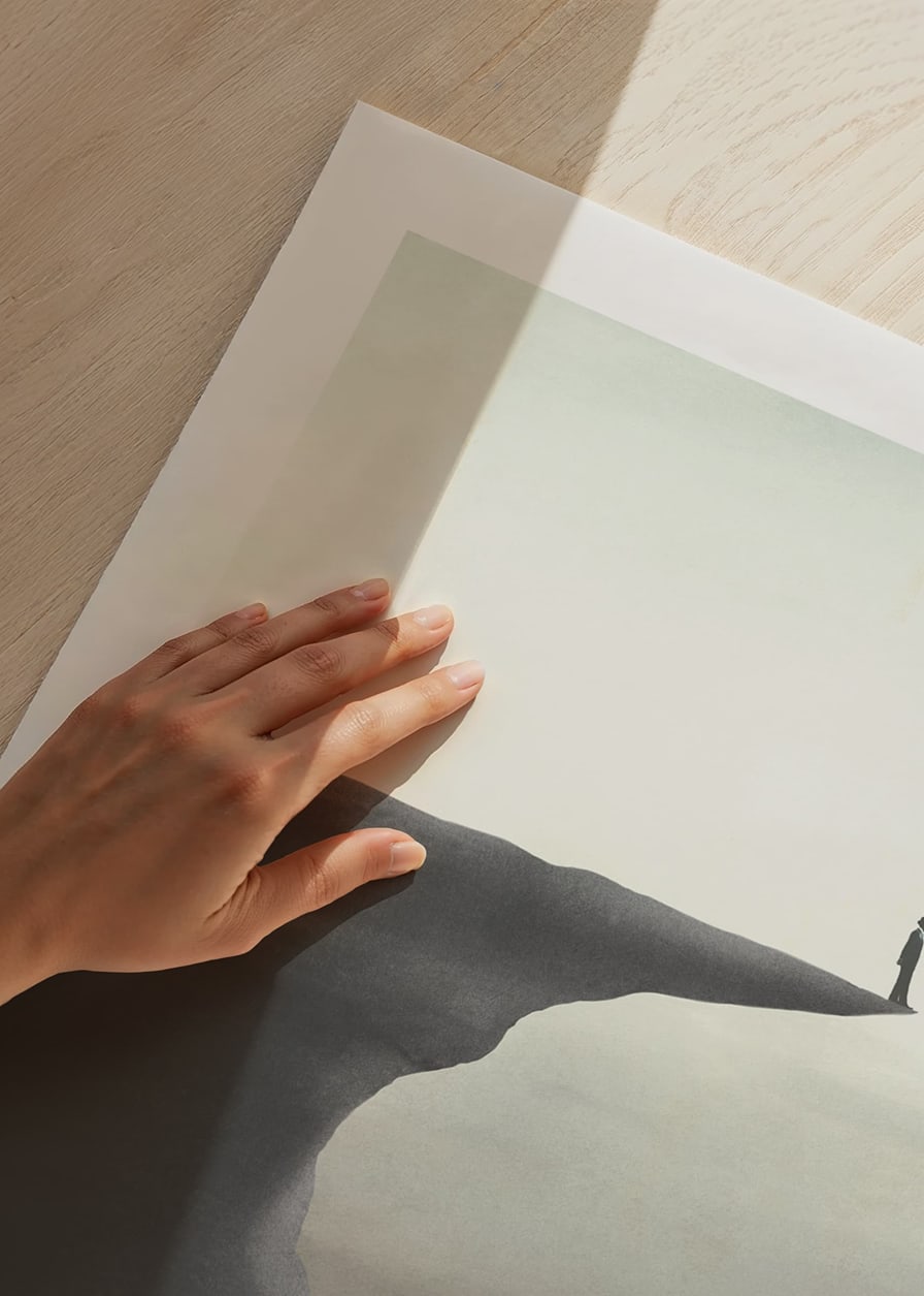 Minimalistisk illustration av person på klippavsats i grå toner-12