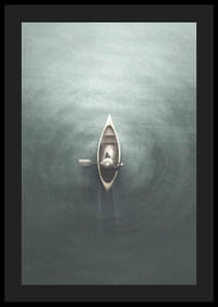 Acuarelă cu o barcă cu vâsle văzută de sus pe apă liniștită-4