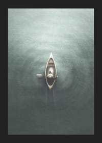 Acuarelă cu o barcă cu vâsle văzută de sus pe apă liniștită-5