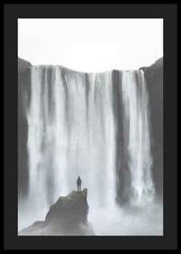 Ilustrovaná silueta osamelého človeka pri veľkom vodopáde-4