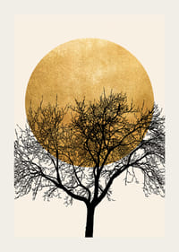 Albero astratto con rami neri e sottili contro un cerchio di sole giallo-3