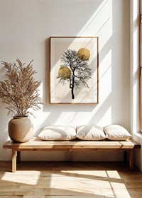 Abstrakt svart träd med två gyllene solar på beige bakgrund-8