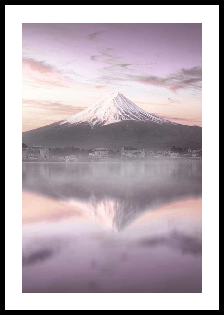 Fotografie des Fuji bei Sonnenaufgang mit violetten Tönen-12