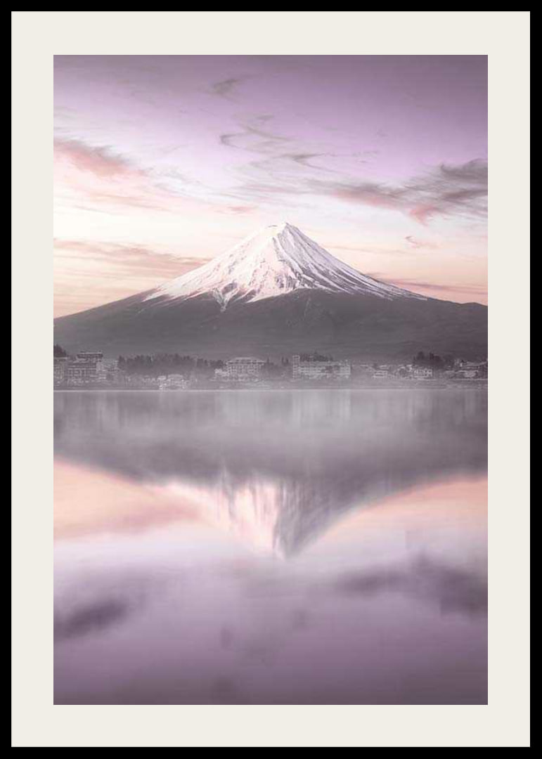 Fotografie des Fuji bei Sonnenaufgang mit violetten Tönen-12