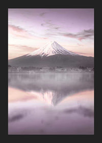 Fotografie des Fuji bei Sonnenaufgang mit violetten Tönen-5