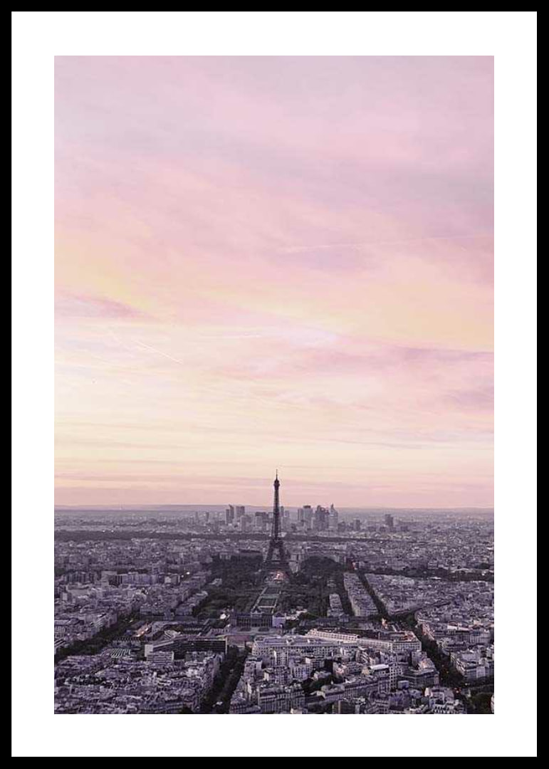 Fotografisk vy över Paris med Eiffeltornet i lila kvällsljus-12