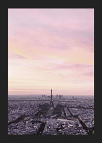 Fotografisk vy över Paris med Eiffeltornet i lila kvällsljus-5