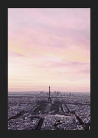 Fotografisk vy över Paris med Eiffeltornet i lila kvällsljus-5