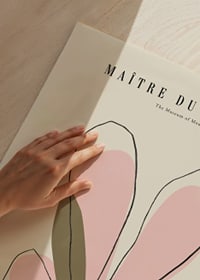 Abstrakt blomillustration med rosa blad och beige bakgrund-3