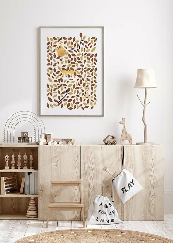 Illustrerade giraffer gömmer sig bland gula och bruna blad-12