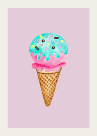 Illustrert iskremkjeks med blått strøssel på rosa bakgrunn-3