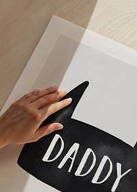 Máscara de super-herói preta ilustrada com texto em fundo claro-9
