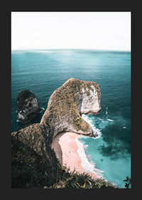 Fotografiskt motiv av klippa vid turkost hav och sandstrand-5