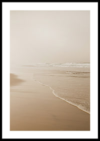 Fotografi av lång strand med vågor i mjuka beige toner-0
