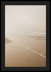 Fotografi av lång strand med vågor i mjuka beige toner-4