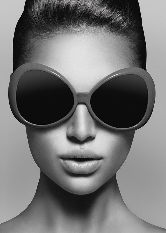 Black and white portrait of woman with big round sunglasses-12