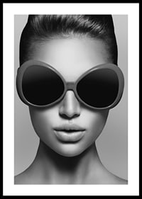 Black and white portrait of woman with big round sunglasses-0