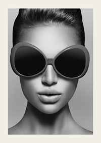 Black and white portrait of woman with big round sunglasses-3